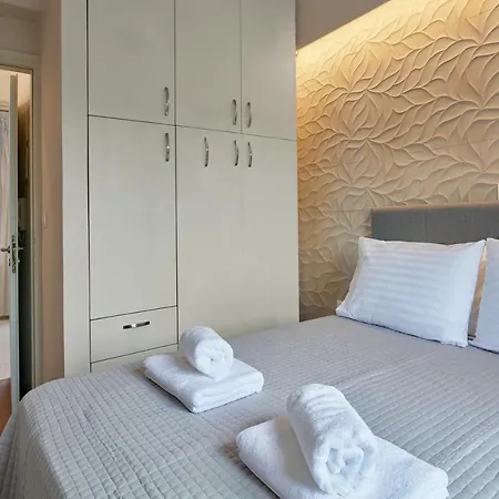Luxurious House Near The Sea דירה