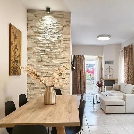 Luxurious House Near The Sea דירה קאטו דרטסו