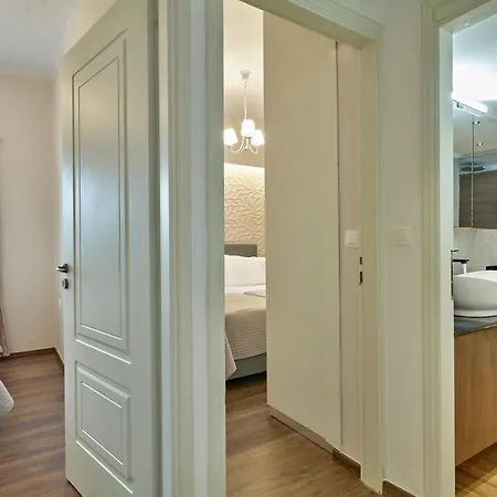 דירה Luxurious House Near The Sea קאטו דרטסו