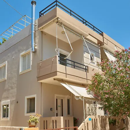 Luxurious House Near The Sea דירה *